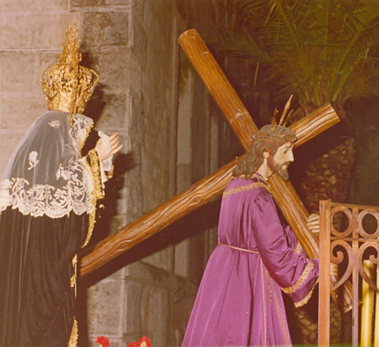EL SANTO ENCUENTRO SALIENDO DE DENTRO DE LA PARROQUIA DE CRISTO REY