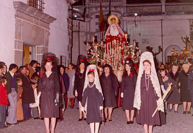 A&Ntilde;OS 80 LA VIRGEN DE LA ALEGRIA POR LA PLAZA DE ESPA&Ntilde;A