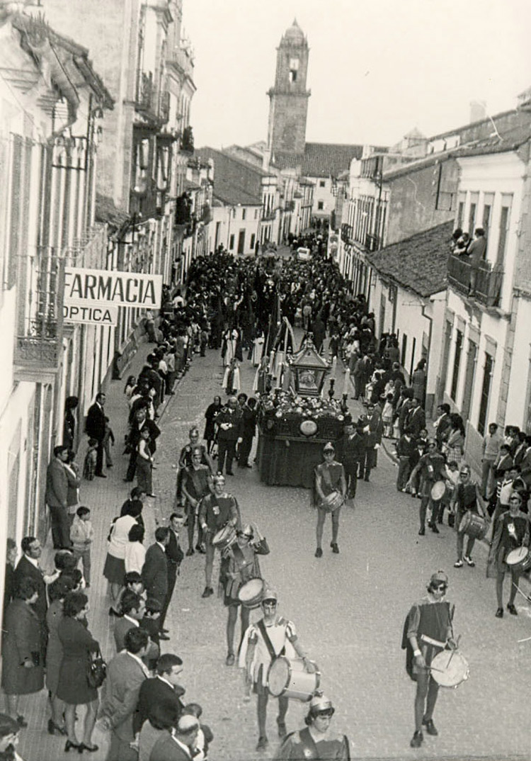 A&Ntilde;O 1973 EL SANTO ENTIERRO POR CALLE REAL