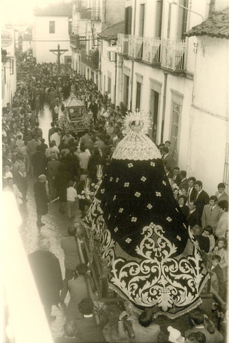 A&Ntilde;O 1973 EL SANTO ENTIERRO POR CALLE TODOS LOS MARTIRES