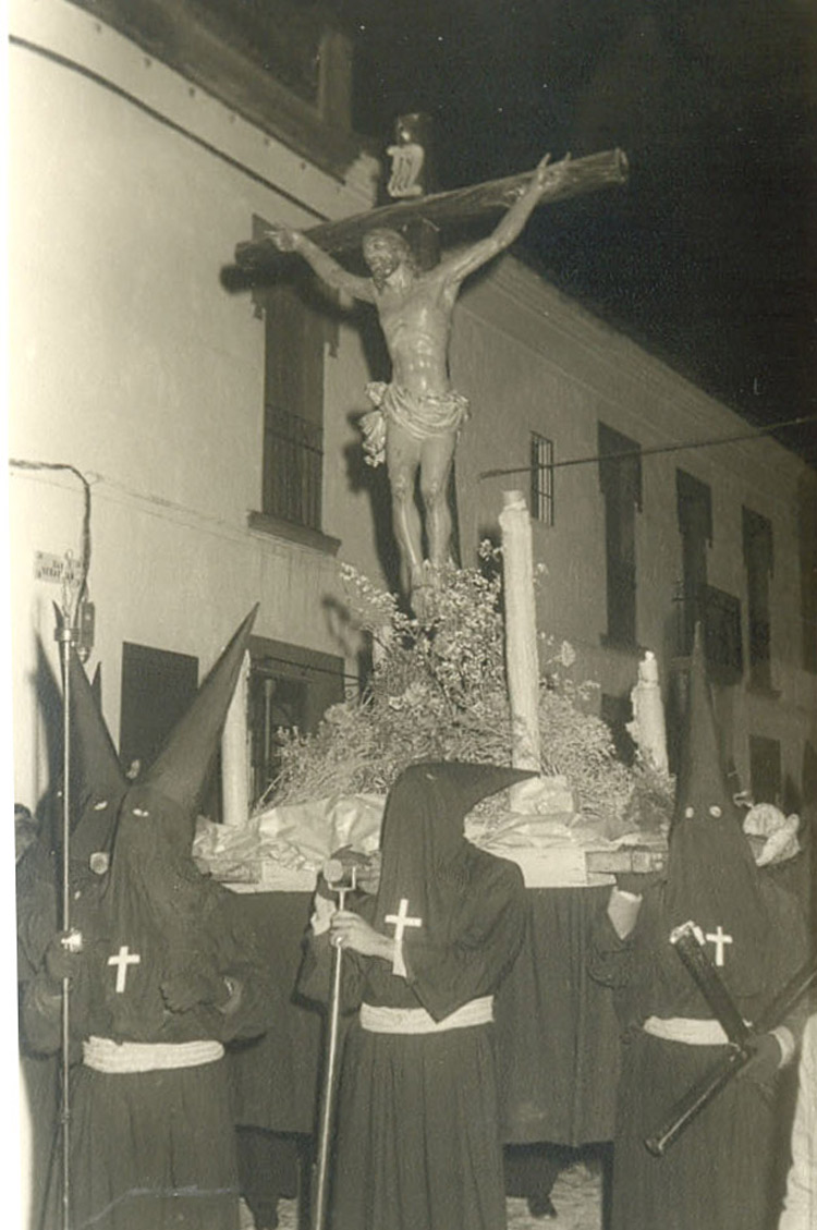 A&Ntilde;O 1973 EL SILENCIO PORTADO A HOMBROS