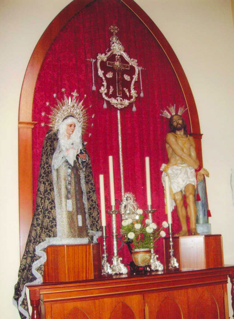 ALTAR DONDE SE HALLAN LAS IMAGENES TODO EL A�O EN LA PARROQUIA DE CRISTO REY